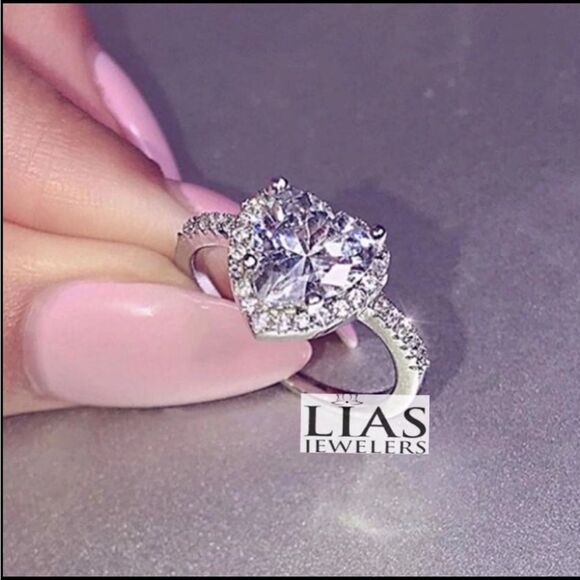 New 18k white gold engagement ring Heart Shape